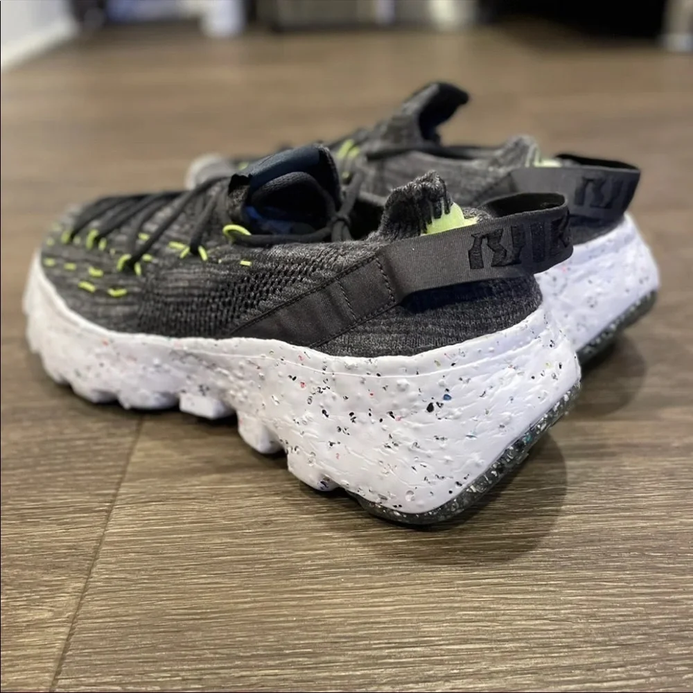 Nike Space Hippie 04 Black Volt sz 10